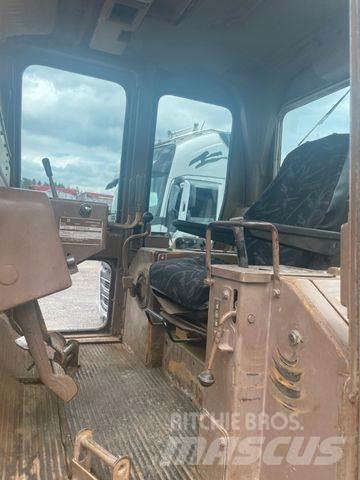 CAT D6D Telaketjupuskutraktorit