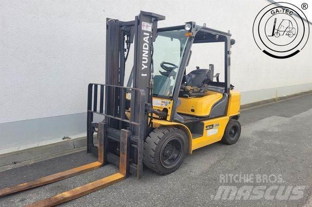 Hyundai 30L-7A Nestekaasutrukit