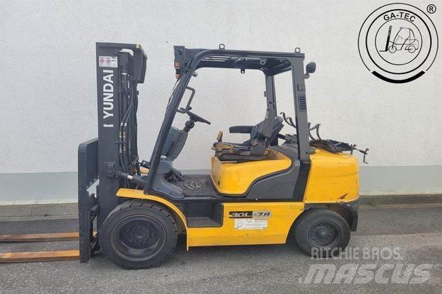 Hyundai 30L-7A Nestekaasutrukit