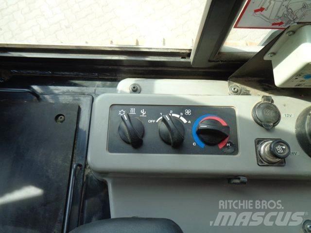 Komatsu D61 PX-24 Telaketjupuskutraktorit