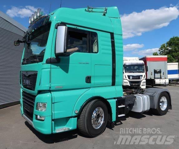 MAN TGX 18.560 FLLS Vetopöytäautot