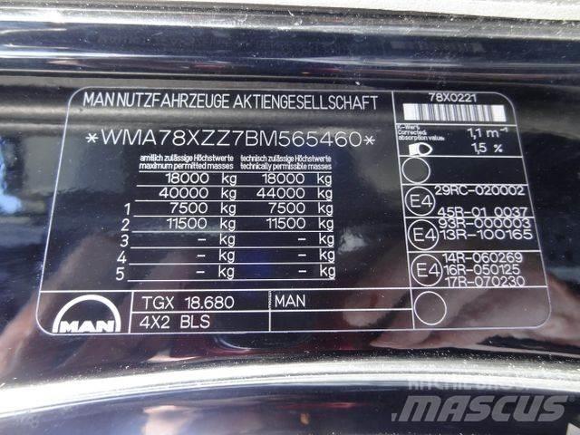 MAN TGX 18.680 V8 Vetopöytäautot