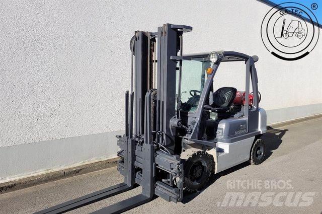 Nissan U1D2A25LQ Nestekaasutrukit