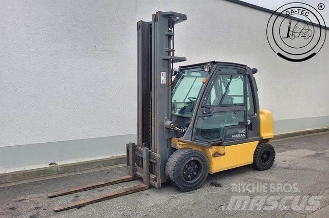 Nissan YG1D2A320 Dieseltrukit