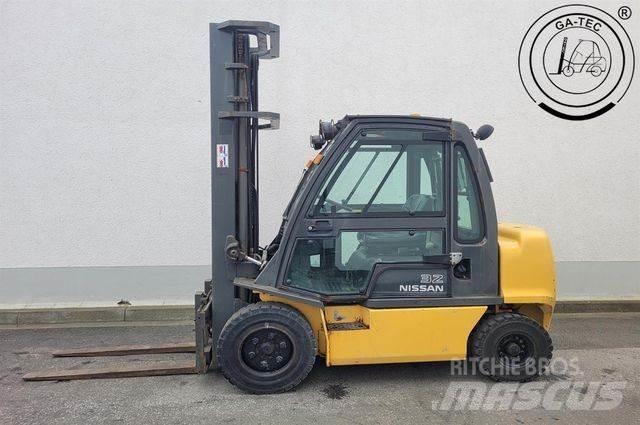 Nissan YG1D2A320 Dieseltrukit