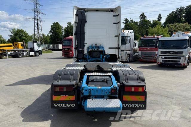 Volvo FH16-750 6x2 Vetopöytäautot