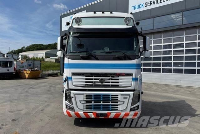 Volvo FH16-750 6x2 Vetopöytäautot