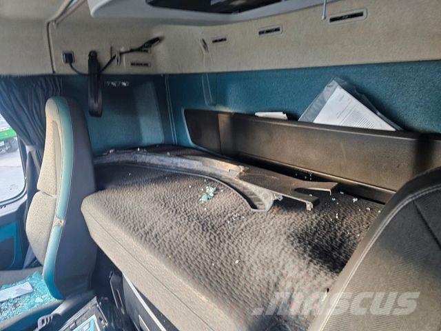 Volvo FM 450 ADR Vetopöytäautot