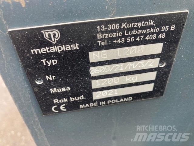  - - -  1500 KG Etupainot
