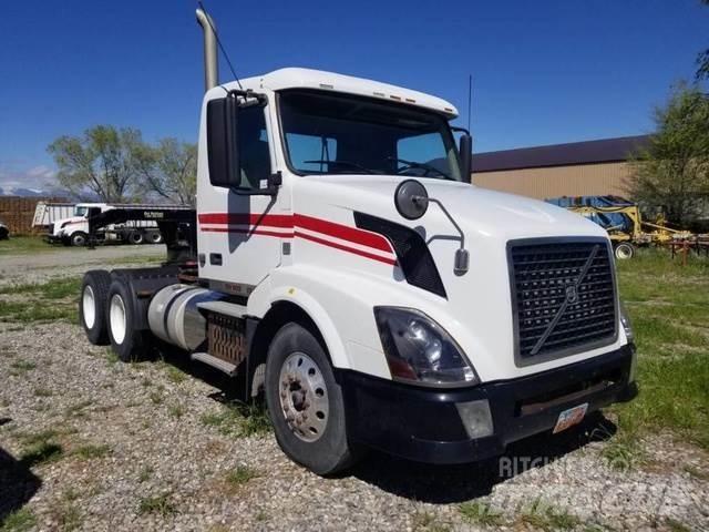 Volvo Semi Tractor Pakettiautot