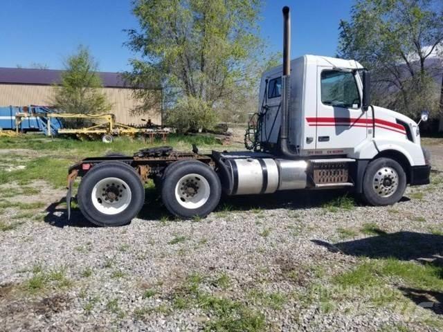 Volvo Semi Tractor Pakettiautot