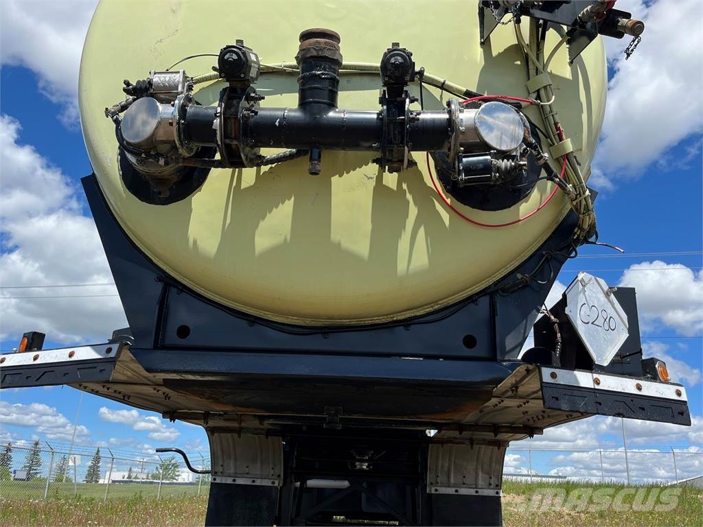 Advance  Säiliöperävaunut