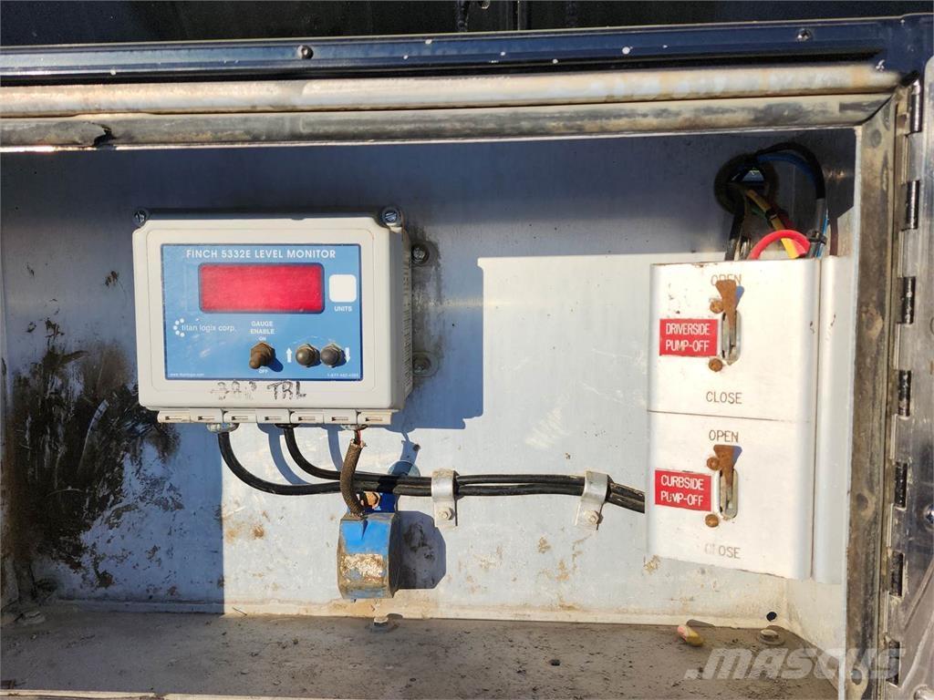 Advance  Säiliöperävaunut