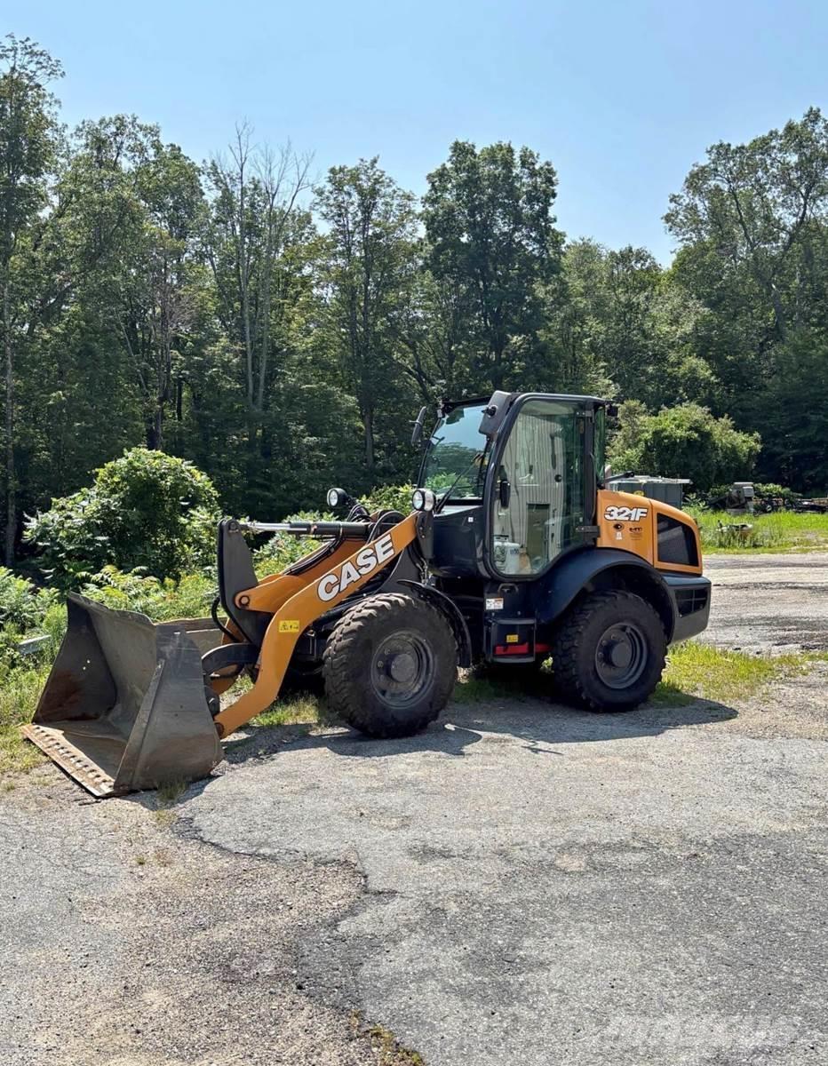 CASE 321F Pyöräkuormaajat