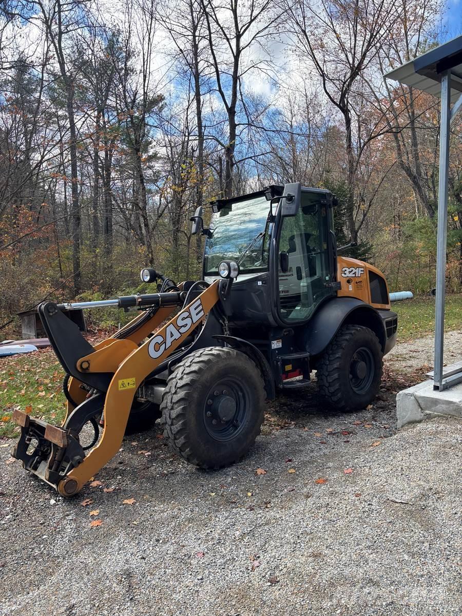 CASE 321F Pyöräkuormaajat