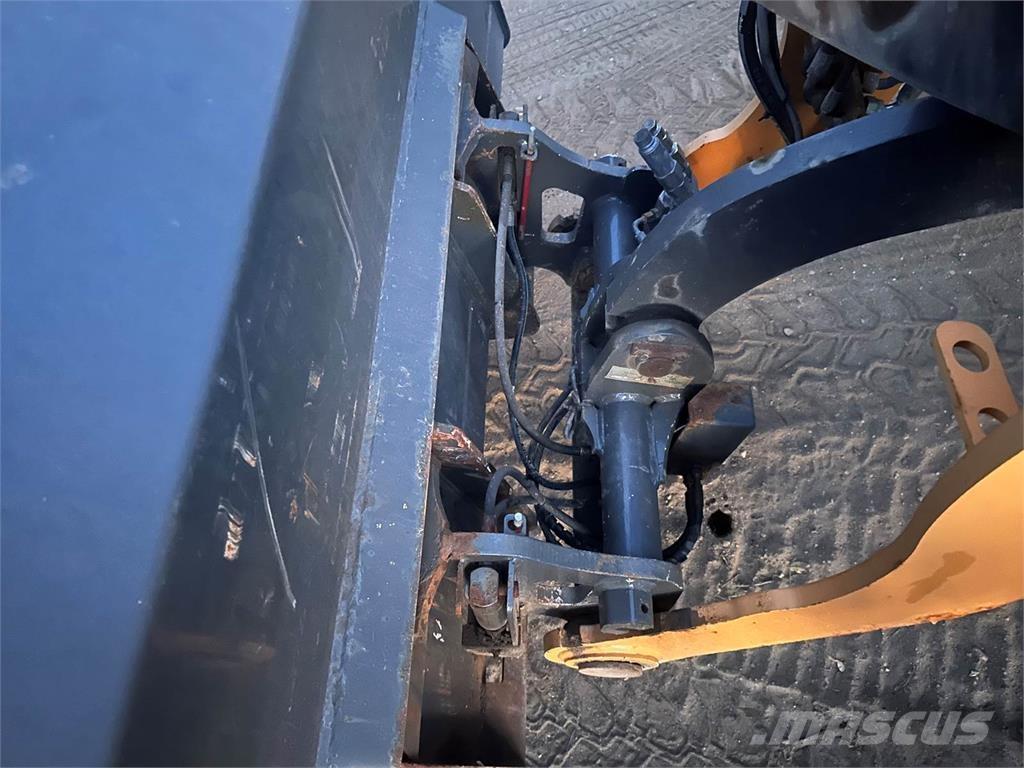 CASE 321F Pyöräkuormaajat