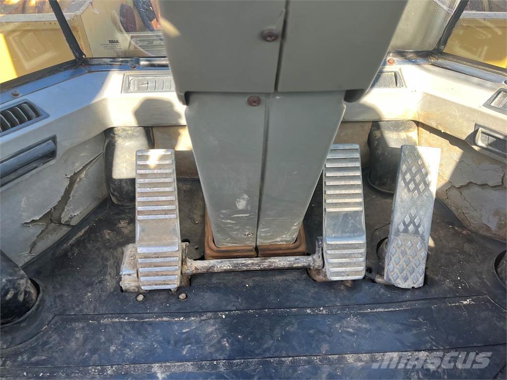 CASE 821C Pyöräkuormaajat