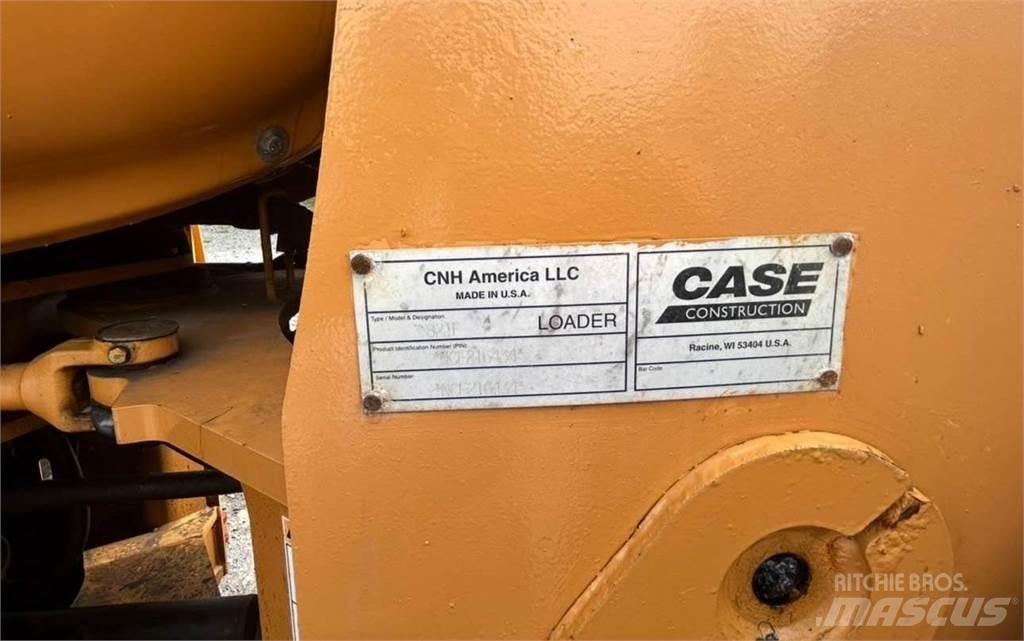 CASE 821F Pyöräkuormaajat