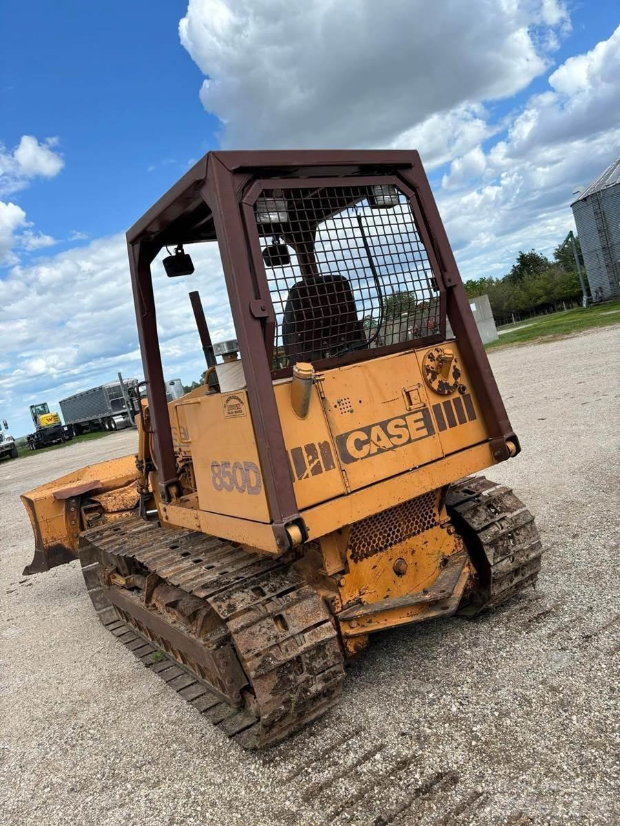 CASE 850D Telaketjupuskutraktorit