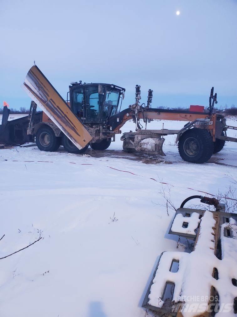 CASE 885B Tiehöylät