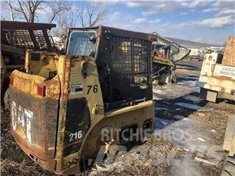 CAT 216B Liukuohjatut kuormaajat