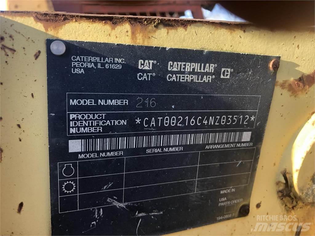 CAT 216B Liukuohjatut kuormaajat
