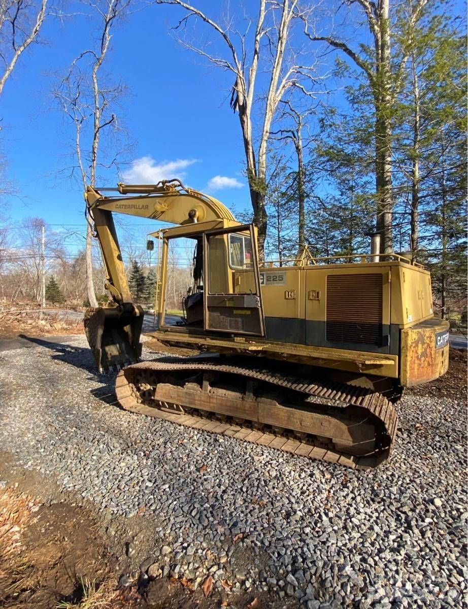 CAT 225 Telakaivukoneet
