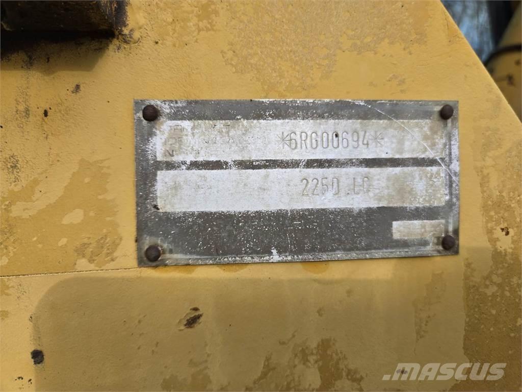 CAT 225D Telakaivukoneet
