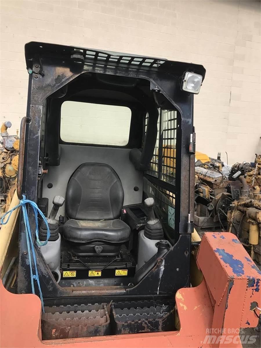 CAT 226B Liukuohjatut kuormaajat