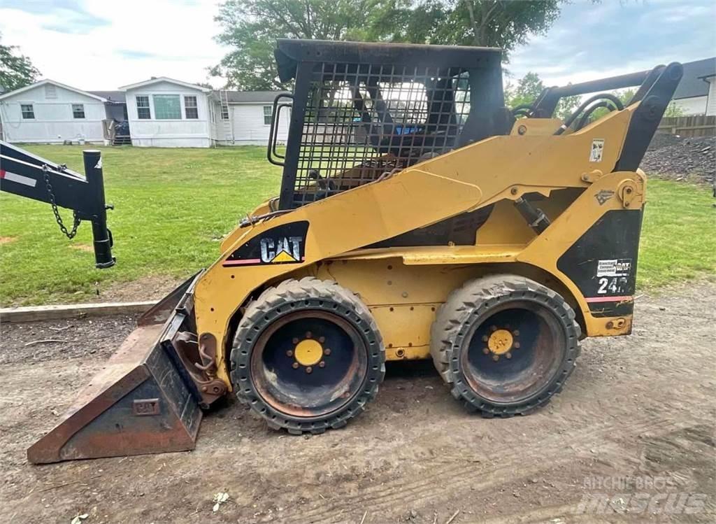 CAT 242 Liukuohjatut kuormaajat
