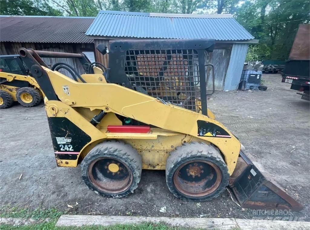 CAT 242 Liukuohjatut kuormaajat