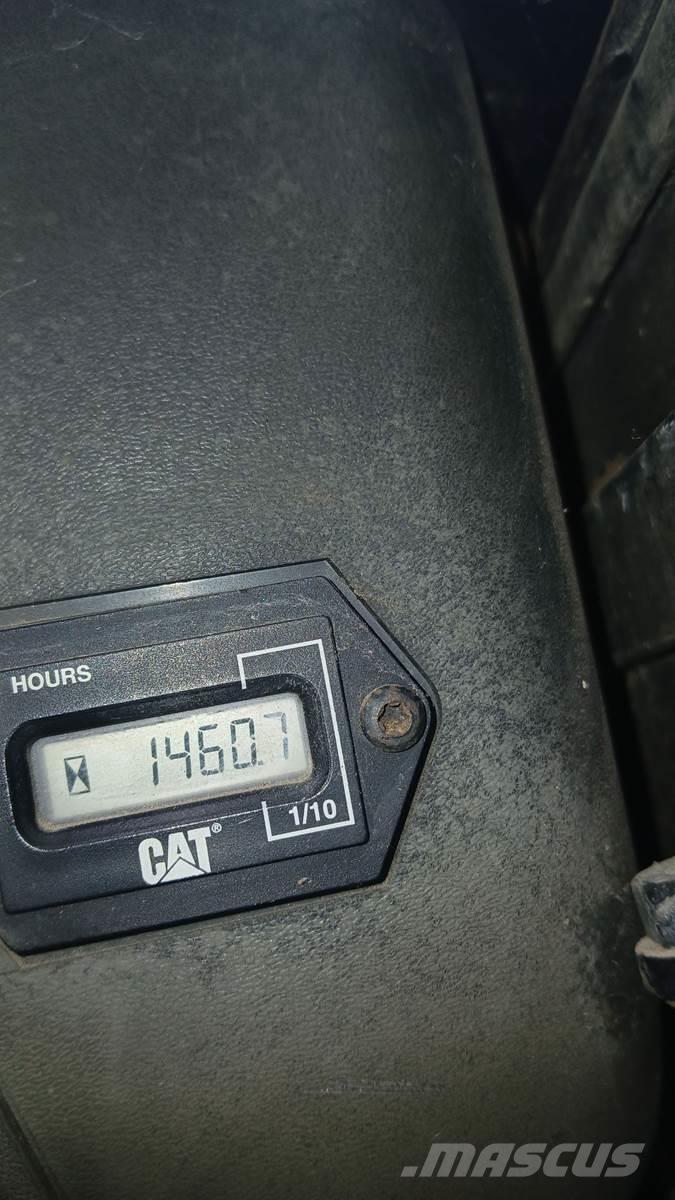 CAT 242 Liukuohjatut kuormaajat