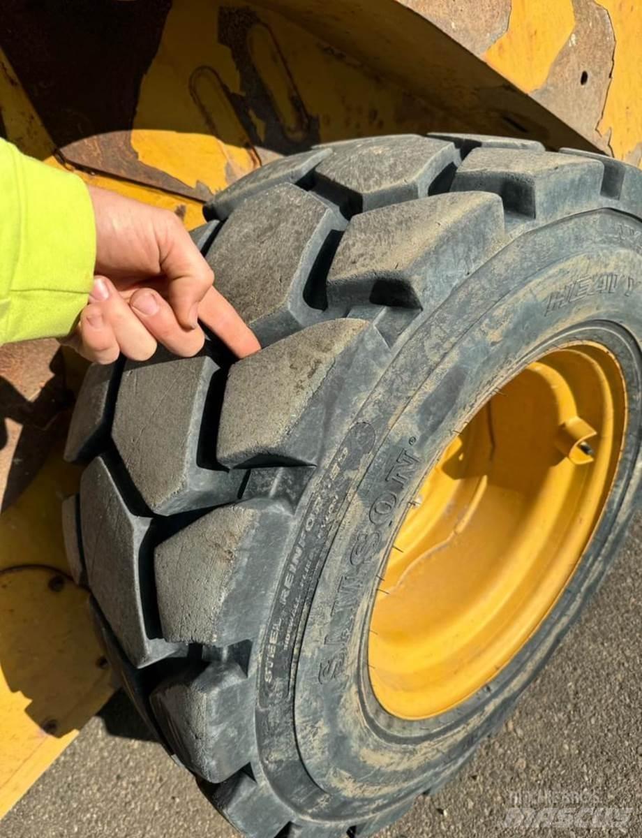 CAT 246C Liukuohjatut kuormaajat