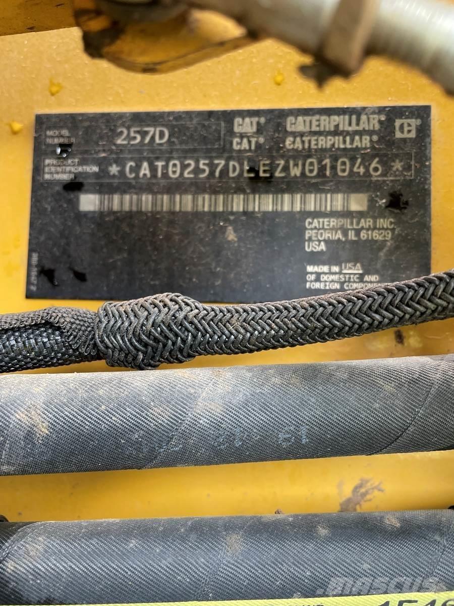 CAT 257D Liukuohjatut kuormaajat