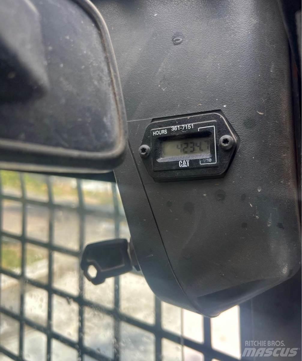 CAT 259B3 Liukuohjatut kuormaajat
