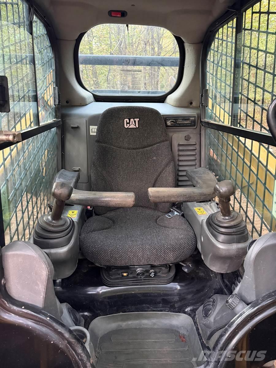 CAT 259D Liukuohjatut kuormaajat