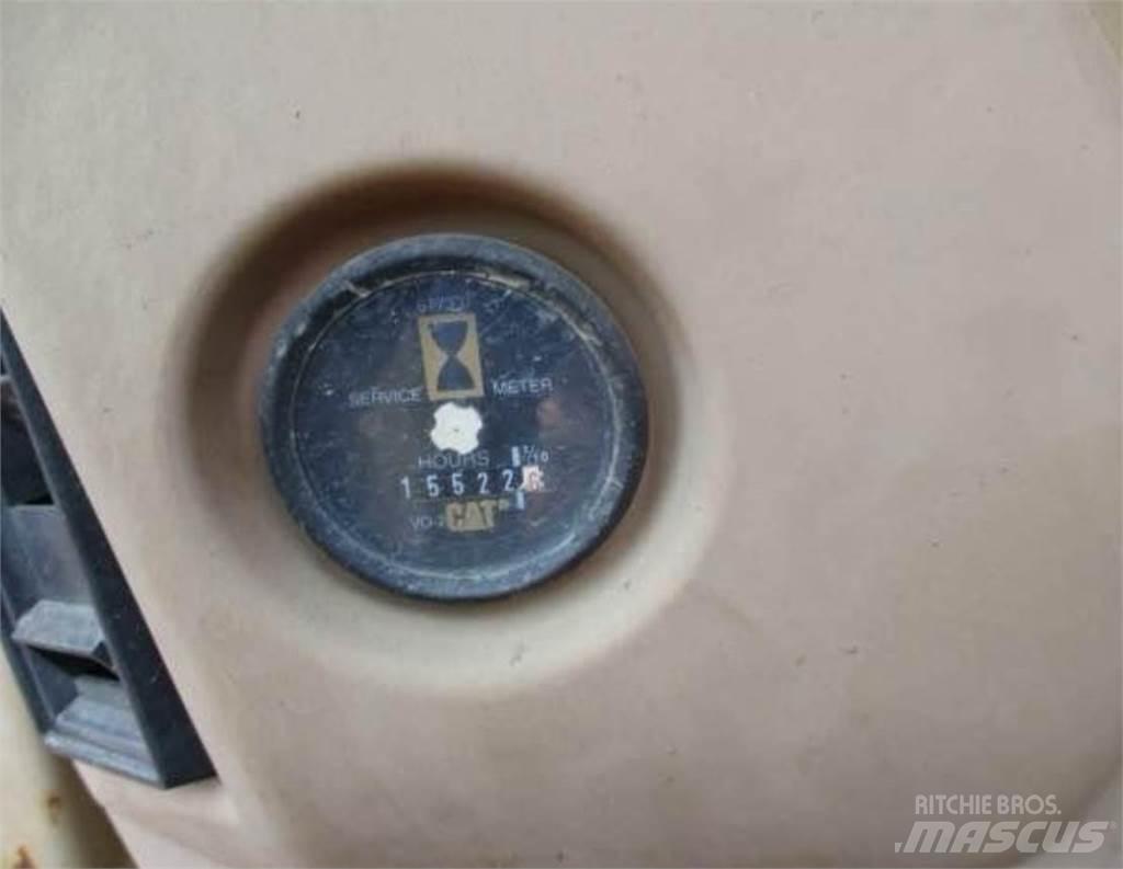 CAT 320L Telakaivukoneet