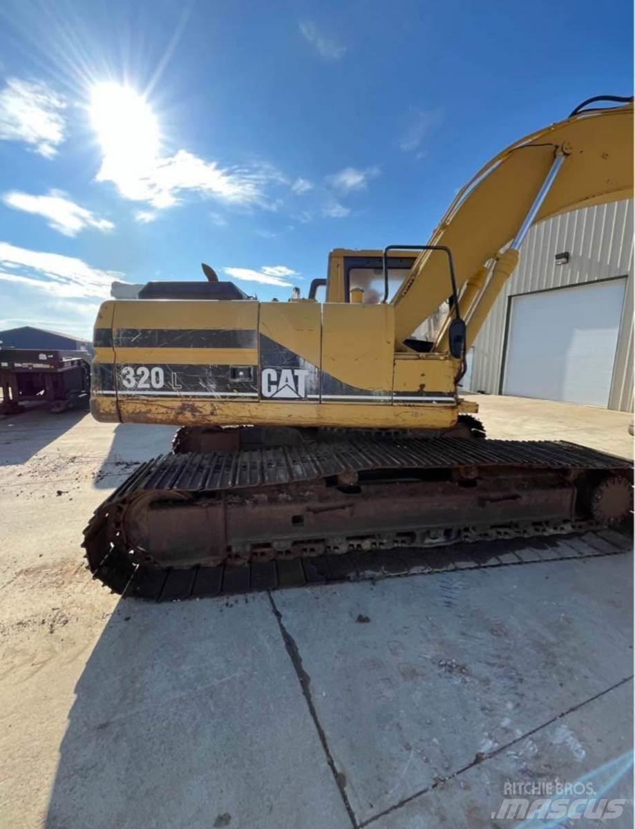 CAT 320L Telakaivukoneet