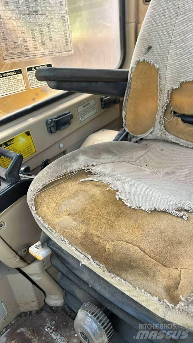 CAT 320L Telakaivukoneet