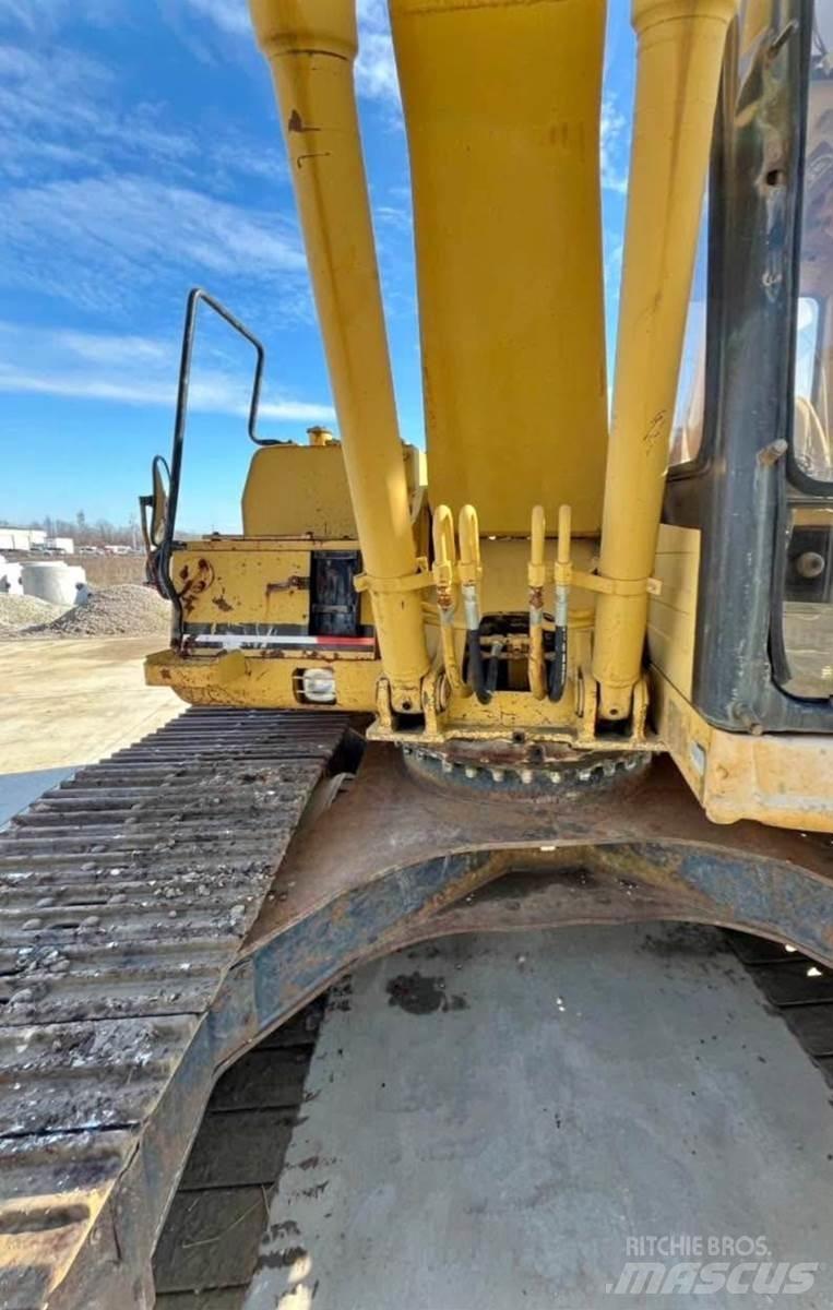 CAT 320L Telakaivukoneet