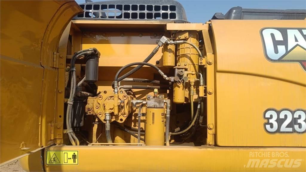 CAT 323D3 Telakaivukoneet