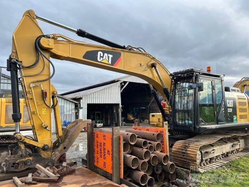 CAT 323FL Telakaivukoneet