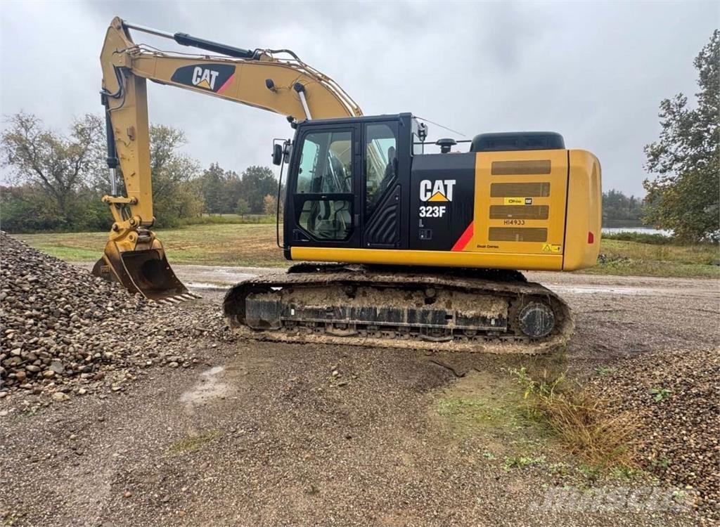 CAT 323FL Telakaivukoneet