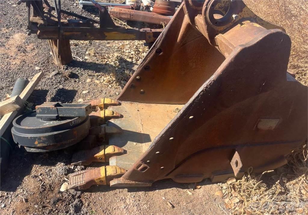 CAT 325L Telakaivukoneet