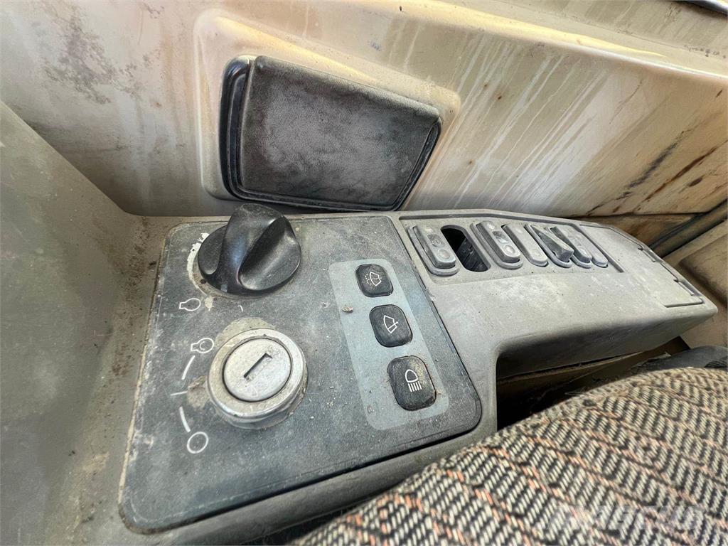 CAT 330BL Telakaivukoneet