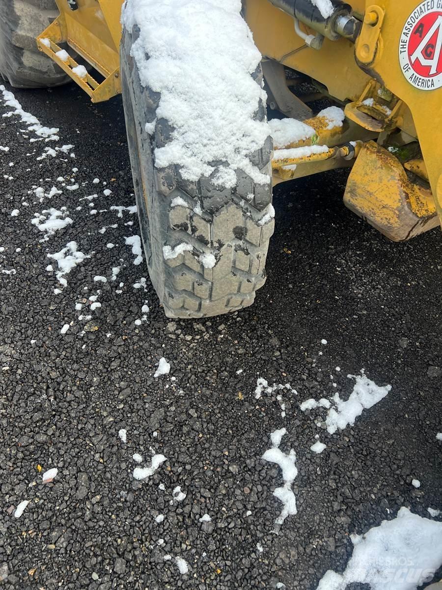 CAT 420E Kaivurikuormaajat