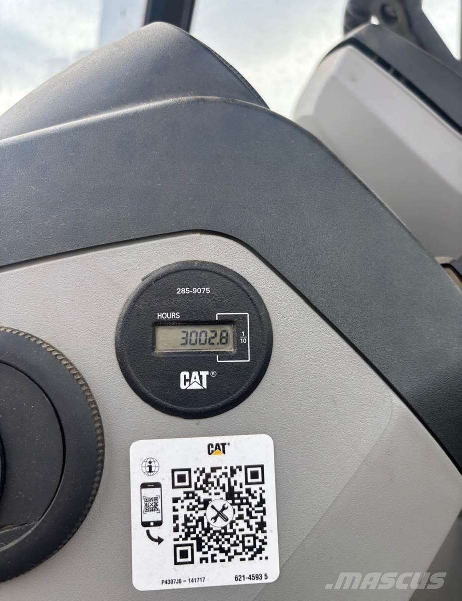 CAT 420E Kaivurikuormaajat