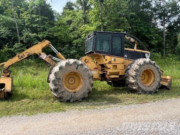 CAT 525 Juontokoneet