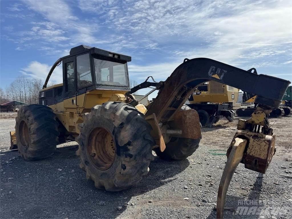 CAT 525B Juontokoneet
