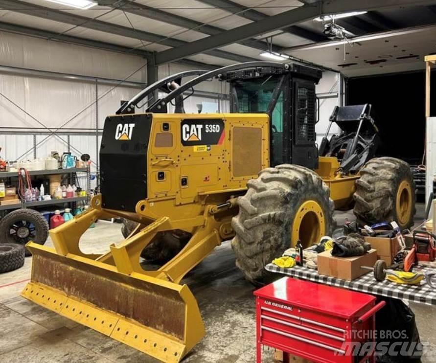 CAT 535D Juontokoneet